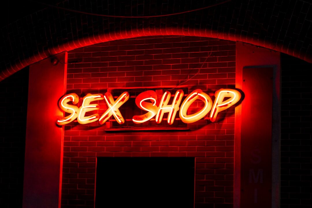 découvrez notre glossaire complet des termes argotiques utilisés dans l'industrie du porno. des explications détaillées pour mieux comprendre le jargon spécifique et enrichir vos connaissances sur ce sujet fascinant.